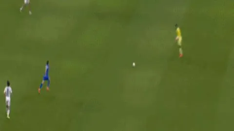 “莞台垒球赛火热对决 两岸精英争冠巅峰”